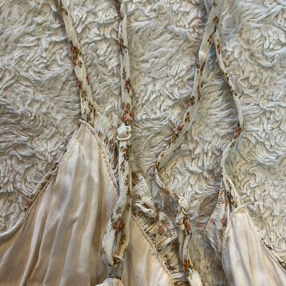 Illa Illa Floral Romper - Picture 5 of 11